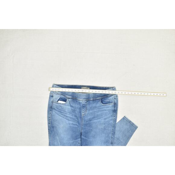 Torrid Plus Size 22 Super Soft Light Wash Jegging Jeans Mid Rise - Picture 6 of 8